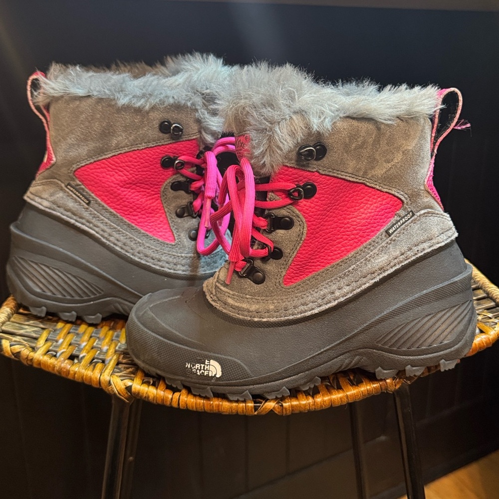 North Face Kids Sz 2 Boots Waterproof Faux Fur Lined Pink Grey